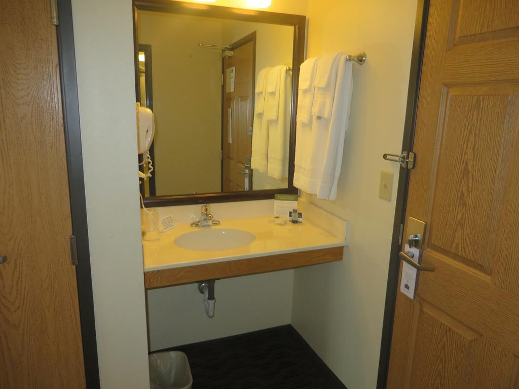 Americinn By Wyndham Rice Lake Δωμάτιο φωτογραφία